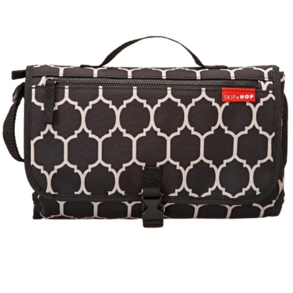 2/$30 Never Used Skip Hop Portable Changing Pad Station Clutch Bag - Picture 1 of 15